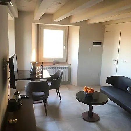 Ξενοδοχείο με διαμερίσματα Borgo Stanzano 3*